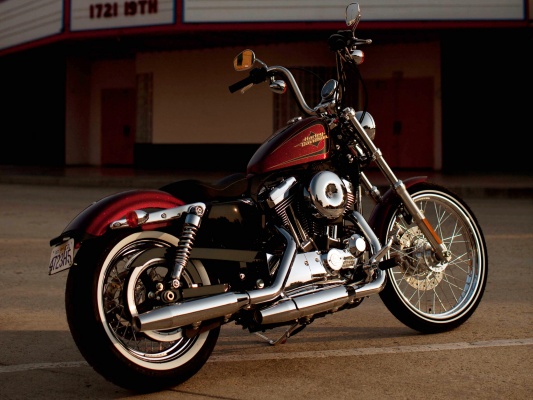 Фото мотоцикла Harley-Davidson Seventy-Two